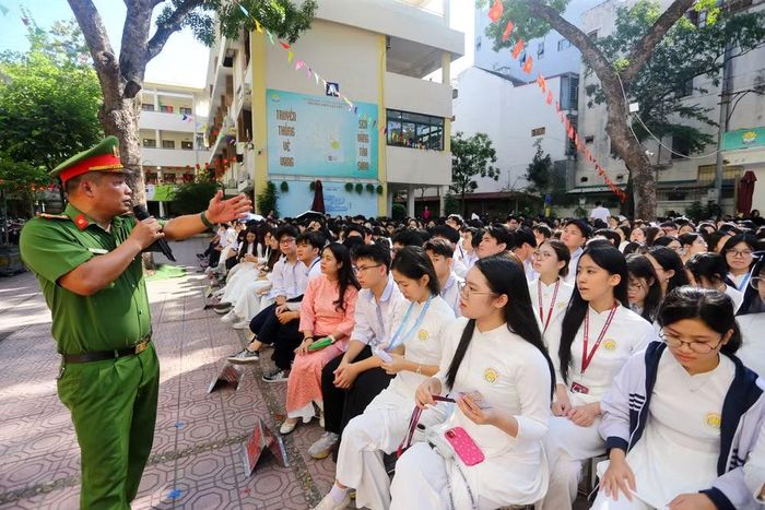 Học luật sớm – Nhận thức sớm – Rèn kỹ năng sớm – Hình thành thói quen an toàn từ sớm - Đó không chỉ là thông điệp của chương trình "Lái sớm học đường", mà còn là hành trang quý giá theo chân các em học sinh trên suốt chặng đường trưởng thành
