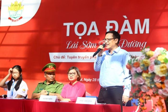 Phiên tọa đàm diễn ra ý nghĩa khi có sự chia sẻ của đại diện phụ huynh học sinh