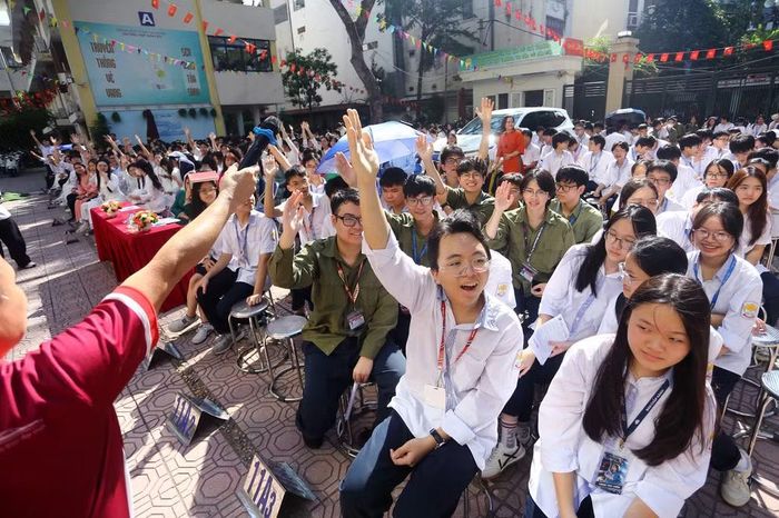 Không khí sân trường bùng nổ trong phần thi tương tác, giải đáp các tình huống giao thông thực tế