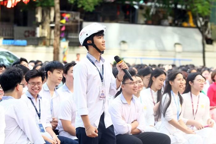 Tinh thần học hỏi và sự chủ động của các em học sinh THPT Kim Liên khiến buổi tuyên truyền trở nên đặc biệt sinh động
