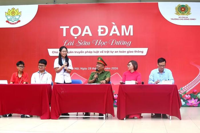 Tọa đàm "Lái sớm học đường" là nơi kết nối, chia sẻ những thắc mắc thường gặp của học sinh THPT khi trực tiếp điều khiển phương tiện tham gia giao thông