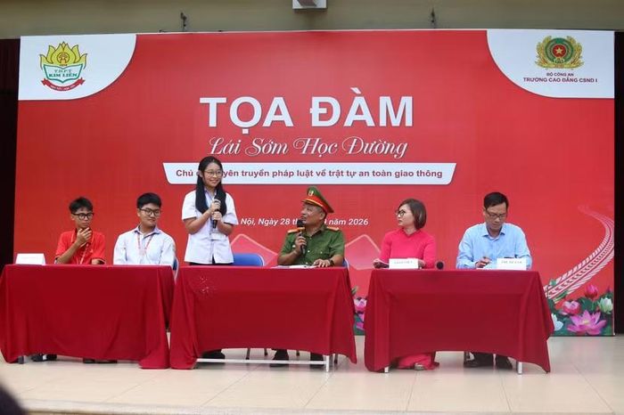 Từ những câu chuyện thực tế, tọa đàm "Lái sớm học đường" đưa kiến thức pháp luật về giao thông đến gần hơn với học sinh