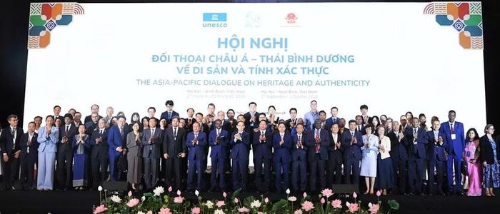 Sáng nay, 28-9, tại Hà Nội, Hội nghị Đối thoại châu Á Thái Bình Dương về tính di sản và tính xác thực đã chính thức khai mạc với sự tham dự của các chuyên gia hàng đầu của UNESCO và thế giới, đại diện các quốc gia thành viên Ủy ban Di sản Thế giới, cơ quan quản lý di sản các nước trong khu vực cùng các cơ quan, tổ chức, chuyên gia của Việt Nam