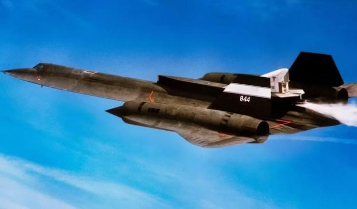 Việc tái hoạt động một SR-71 cũng không đơn giản. Dòng máy bay này được thiết kế để bay ở tốc độ trên Mach 3, sử dụng động cơ J58 và nhiều hệ thống chuyên biệt.