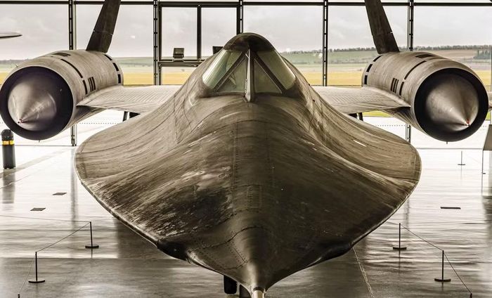 Câu trả lời ngay lập tức là SR-71 Blackbird. Khi người điều phối hỏi liệu ông có khả năng đưa loại máy bay này trở lại hoạt động hay không, Giám đốc NASA đáp: "Đó là thông tin mật".