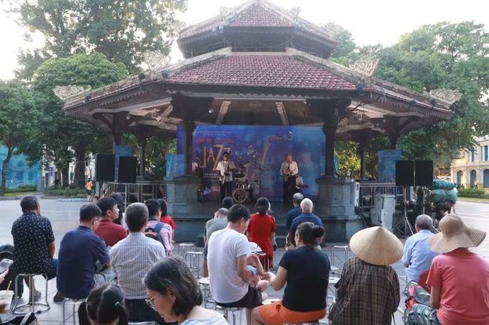 Chương trình “Âm nhạc cuối tuần” trở thành cuộc gặp gỡ tự nhiên giữa nhiều nền âm nhạc.