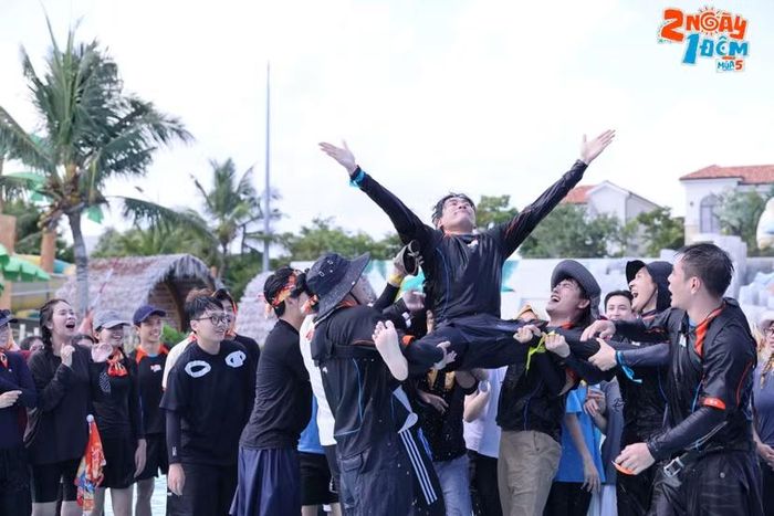 Những màn phối hợp ăn ý giữa các thành viên trở thành điểm nhấn xuyên suốt chương trình