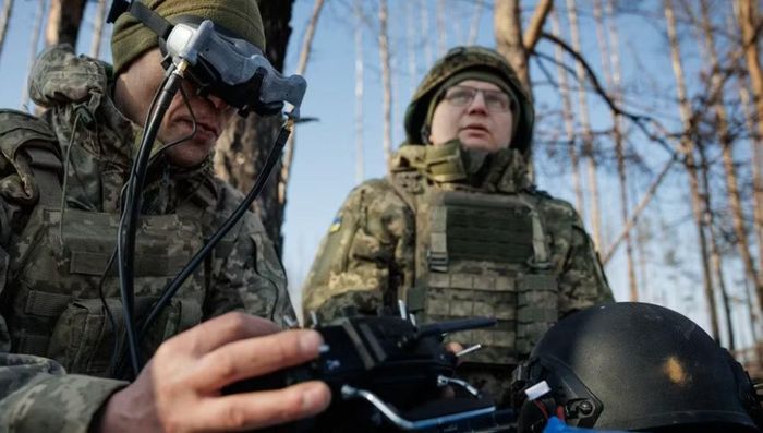 Bộ Quốc phòng Ukraine cũng đang phát triển AI cho "kill chain", tức chuỗi tác chiến từ phát hiện mục tiêu đến đánh giá kết quả sau đòn đánh.