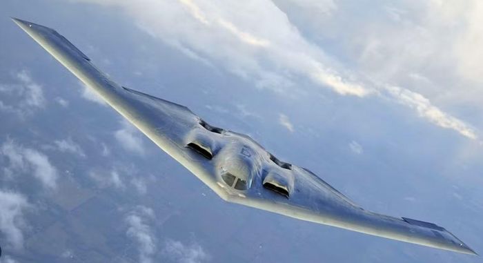 B-2 vì thế là một nghịch lý đặc biệt của không quân chiến lược Mỹ: số lượng rất ít, chi phí rất cao nhưng lại sở hữu năng lực mà Mỹ coi là cần thiết cho cả tấn công thông thường lẫn răn đe hạt nhân.