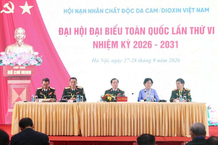 Đoàn Chủ tịch điều hành Đại hội.