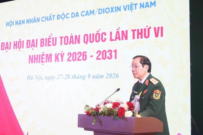 Trung tướng Nguyễn Hữu Chính - Chủ tịch Hội Nạn nhân chất độc da cam/dioxin Việt Nam phát biểu tại Đại hội.