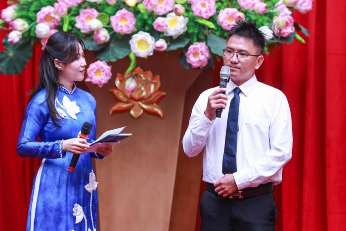 Đại biểu giao lưu tại hội nghị. Ảnh: Quang Vinh - Lê Khánh