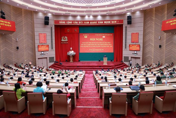 Quang cảnh hội nghị toàn quốc biểu dương Ban Công tác Mặt trận khu dân cư điển hình tiên tiến trong phong trào Toàn dân bảo vệ an ninh Tổ quốc, giai đoạn 2016-2026. Ảnh: Quang Vinh - Lê Khánh. 