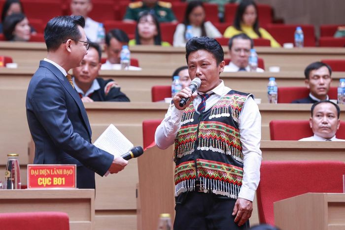 Các đại biểu giao lưu tại hội nghị. Ảnh: Quang Vinh - Lê Khánh