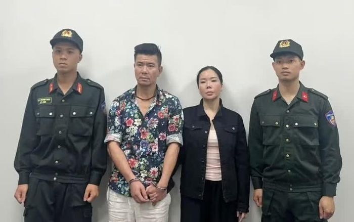 Cặp vợ chồng Nguyễn Thị Mai Anh tại thời điểm bị bắt giữ.