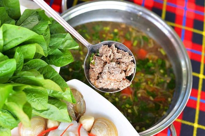 Cua cần được nấu chín kỹ trước khi ăn để giảm nguy cơ nhiễm các vi khuẩn gây bệnh và bảo đảm an toàn thực phẩm.