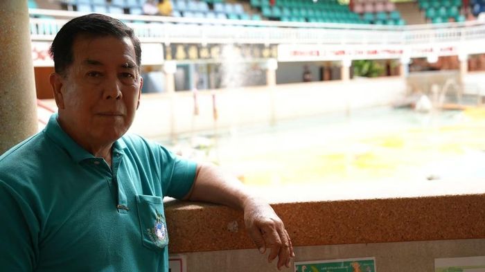  Charoon Youngprapakorn, chủ trang trại cá sấu và vườn thú Samut Prakan. Ảnh: Aidan Jones. 