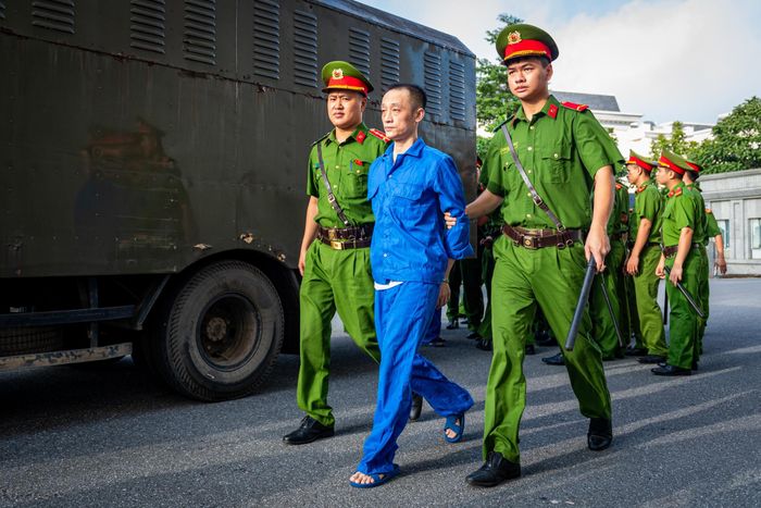  Cáo trạng xác định cựu Viện trưởng Trần Văn Trường đã trực tiếp nhận hối lộ 4,68 tỷ đồng từ hành vi "chạy giấy tâm thần". Có gần 20 bị cáo được cơ quan tố tụng cho tại ngoại, hơn 40 bị cáo bị tạm giam. 