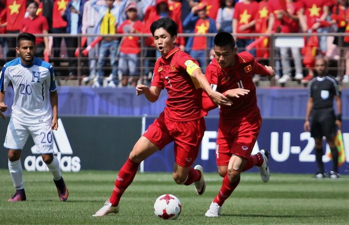 Trọng Đại đeo băng đội trưởng U20 Việt Nam trong trận gặp Honduras tại U20 World Cup 2017. Ảnh: Quang Thịnh.