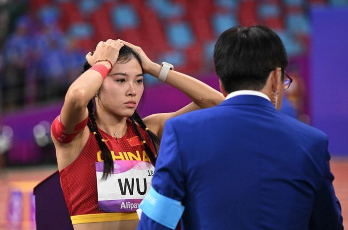  Tại ASIAD Hàng Châu 2022, Wu từng cán đích thứ hai nhưng bị hủy kết quả vì lỗi xuất phát. Sự cố khiến cô chịu nhiều áp lực trong thời gian dài. Khi trở lại đấu trường châu lục, nữ VĐV vẫn bị ảnh hưởng bởi tâm lý sợ xuất phát sớm. Ảnh: VCG. 