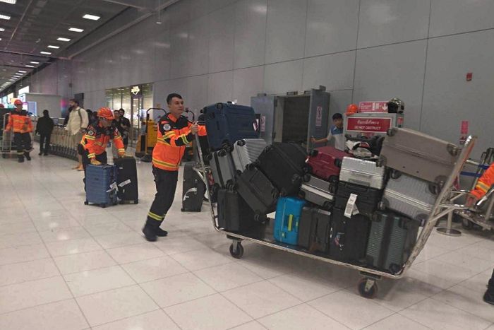  Hành lý của hành khách chất đống tại sân bay Suvarnabhumi ngày 27/9. Ảnh: Suvarnabhumi Airport.