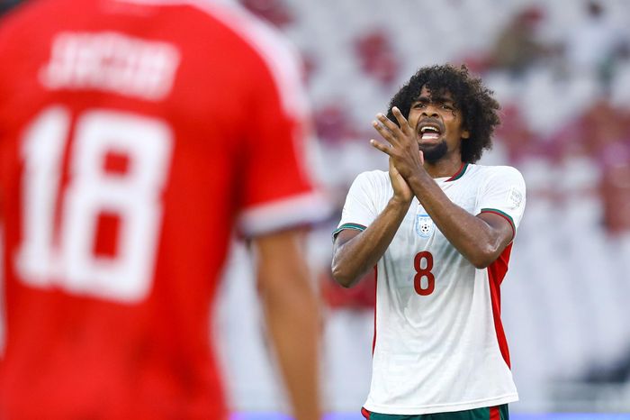  Họ vì thế tiếp tục lãng phí tài năng của cầu thủ đắt giá nhất FIFA ASEAN Cup 2026 Hamza Choudhury. Ngôi sao được định giá 4 triệu euro bất lực trong một tập thể mà anh là ngôi sao lớn nhất. Hamza Choudhury từng có 11 mùa giải cho đội bóng lừng danh Leicester City, sở hữu xấp xỉ 60 trận tại Ngoại hạng Anh, giải đấu khốc liệt nhất hành tinh. 