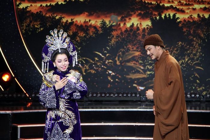 Huỳnh Kim Tho thi diễn trích đoạn "Dấu ấn giao thời", cùng sự trợ diễn của huấn luyện viên NSƯT Võ Minh Lâm