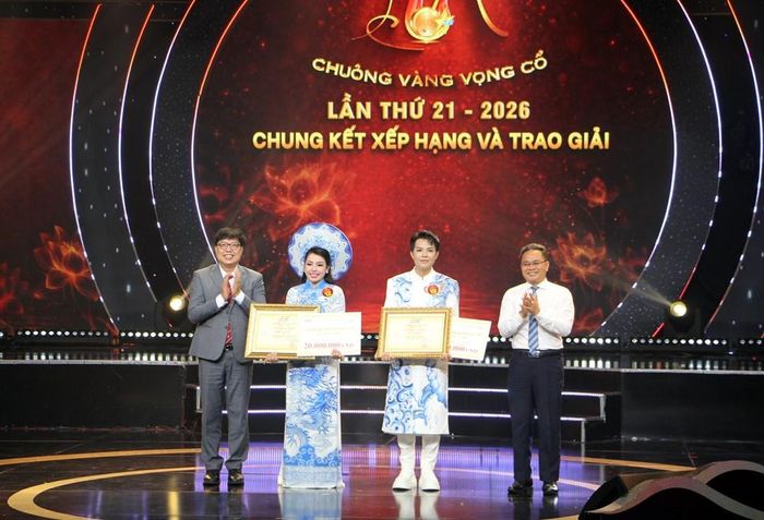 Huỳnh Kim Tho được trao “Giải thưởng do Báo chí bình chọn” và Trần Văn Khiêm nhận giải “Thí sinh có hoạt động lan tỏa trách nhiệm cộng đồng”