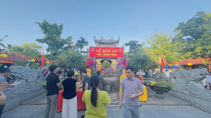 Ngày 27.9, hơn 5 vạn du khách đến với Lễ hội mùa Thu Côn Sơn - Kiếp Bạc