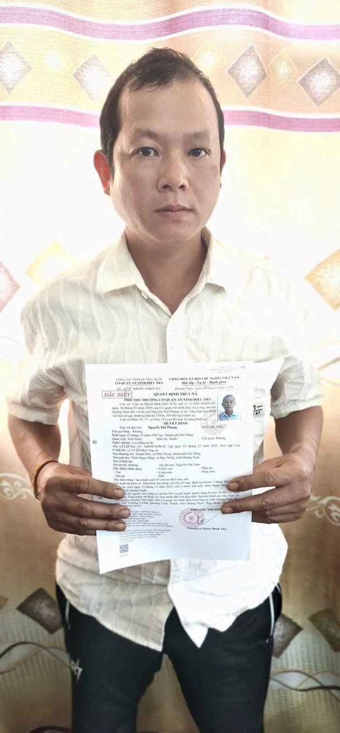 Đối tượng Nguyễn Thế Phụng bị truy nã đặc biệt đã bị bắt giữ, áp giải về Việt Nam. Ảnh: CACC