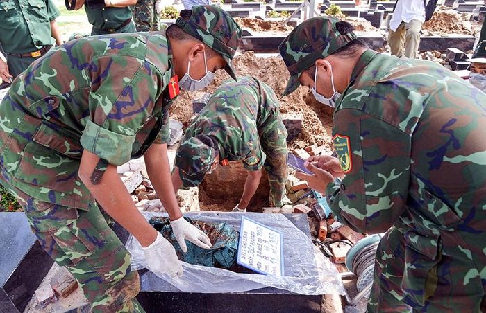 Đồng Tháp đã hoàn thành lấy mẫu sinh phẩm hài cốt liệt sĩ tại 24 Nghĩa trang Liệt sĩ trên địa bàn tỉnh