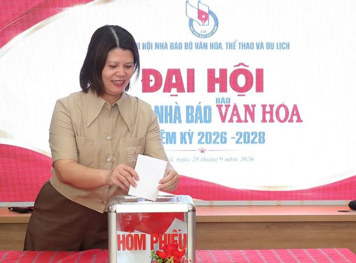 Các đại biểu bỏ phiếu bầu Ban Thư ký nhiệm kỳ mới