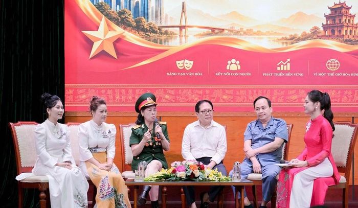 Tại diễn đàn, các đại biểu chia sẻ những góc nhìn về văn hóa Việt