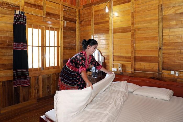 Phòng ngủ của các homestay tại bản Lao Chải sạch sẽ, mang đến cảm giác thoải mái cho khách du lịch. Ảnh: Quý Trung - TTXVN