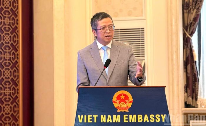 Đại sứ Việt Nam tại Trung Quốc Phạm Thanh Bình gửi gắm kỳ vọng đến các bạn tân sinh viên.