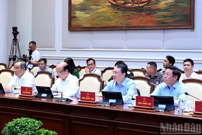 Các đại biểu dự phiên họp.