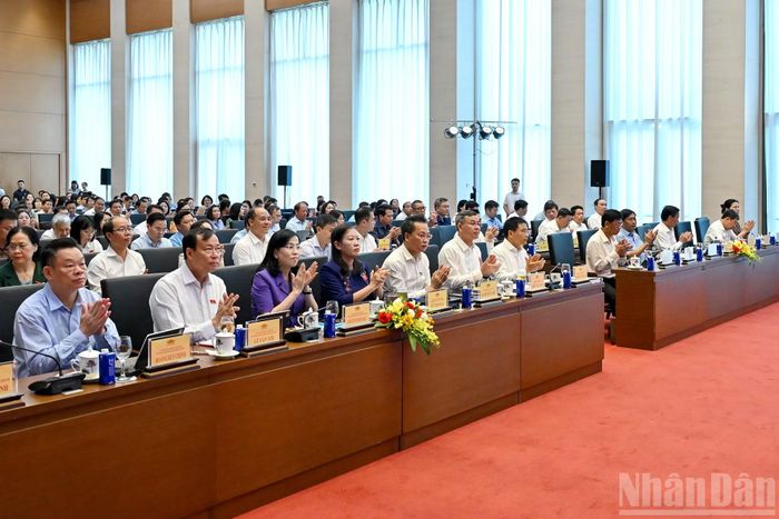 Phó Thủ tướng Nguyễn Văn Thắng cùng các đại biểu tham dự hội nghị.