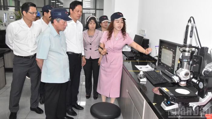 Sự phát triển của các doanh nghiệp ở địa phương góp phần vào sự tăng trưởng "2 con số" của tỉnh Đồng Tháp. (Ảnh: NGUYỄN SỰ)