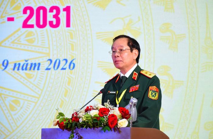Trung tướng Nguyễn Hữu Chính, Chủ tịch Hội Nạn nhân chất độc da cam/dioxin Việt Nam, phát biểu khai mạc Đại hội. (Ảnh: VŨ DUY)