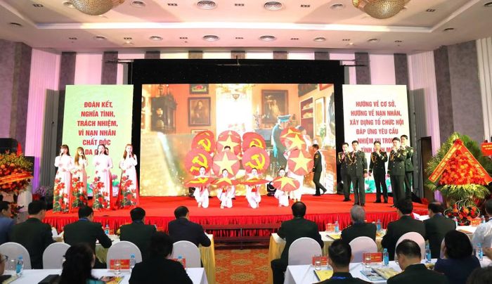 Tiết mục biểu diễn chào mừng Đại hội. (Ảnh: THU MINH)