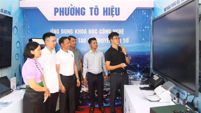 Không gian trưng bày các sản phẩm công nghệ phục vụ người dân tại Ngày hội đổi mới sáng tạo và chuyển đổi số tỉnh Sơn La năm 2026. (Ảnh: QUỐC TUẤN)