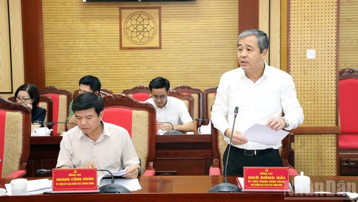 Đồng chí Ngô Đông Hải, Ủy viên Trung ương Đảng, Phó Trưởng ban Tuyên giáo Trung ương báo cáo kết quả kiểm tra, giám sát đợt 3 đối với Ban Thường vụ Tỉnh ủy Tuyên Quang. (Ảnh: ĐỨC THẮNG)