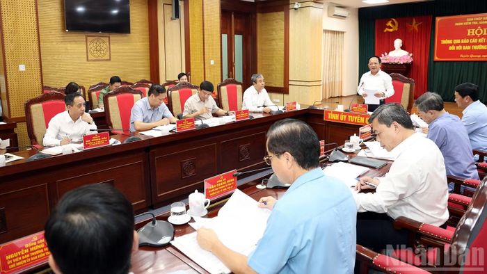 Các đồng chí trong Đoàn kiểm tra, giám sát số 229 và Ban Thường vụ Tỉnh ủy Tuyên Quang tham dự hội nghị. (Ảnh: ĐỨC THẮNG)