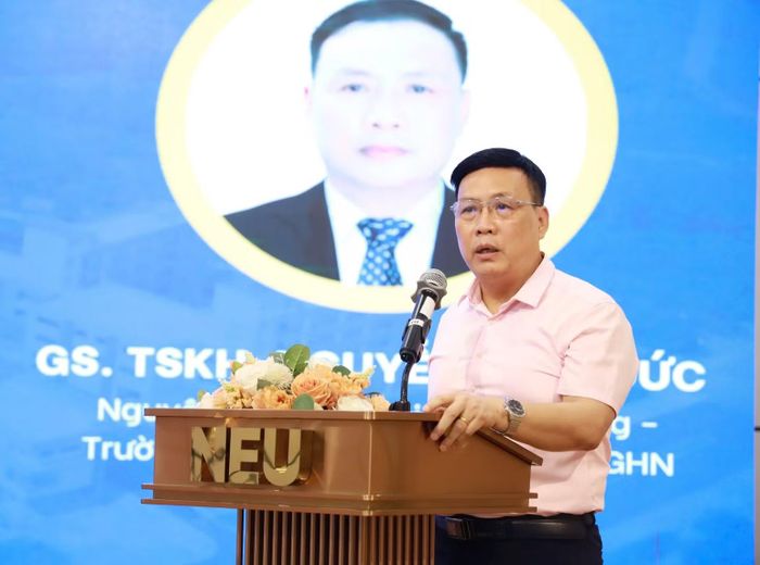 Giáo sư, Tiến sĩ khoa học Nguyễn Đình Đức trình bày tham luận tại hội thảo. (Ảnh: BTC)