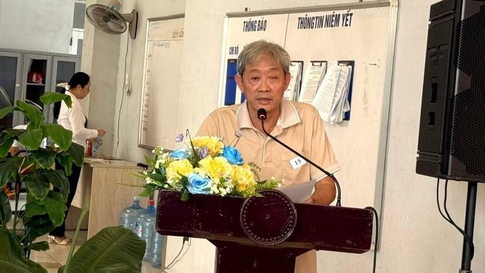 Người dân có nhà, đất bị thu hồi bàn giao mặt bằng sớm phục vụ dự án chia sẻ ý kiến tại buổi lễ. (Ảnh: QUÝ HIỀN)