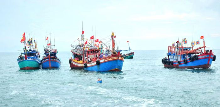 Đoàn ghe tàu của bà con ngư dân Vũng Tàu. (Ảnh: LÊ ĐÌNH THÌN)