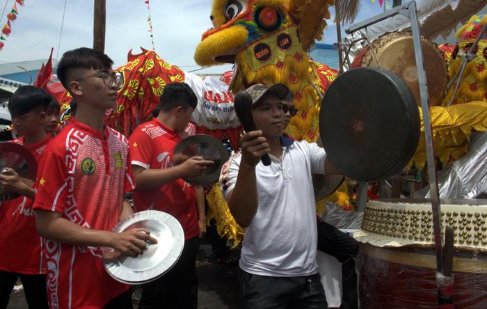 Bạn trẻ ở Cần Giờ tham dự lễ hội Nghinh Ông. (Ảnh: LÊ ĐÌNH THÌN)
