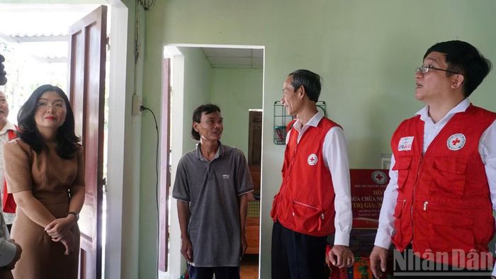 Ngôi nhà của ông Tín được xây mới khang trang. (Ảnh: THANH TÂM)
