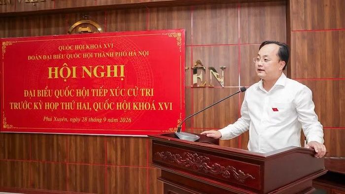 Đồng chí Tô Huy Vũ, đại biểu Quốc hội khóa XVI, Bí thư Đảng ủy, Chủ tịch Hội đồng thành viên Agribank phát biểu tại hội nghị.