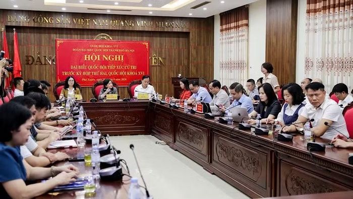 Toàn cảnh Hội nghị tiếp xúc cử tri trước Kỳ họp thứ hai, Quốc hội khóa XVI tại xã Phú Xuyên, thành phố Hà Nội. (Ảnh: KHÁNH ANH)